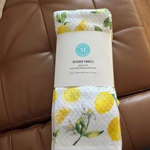 Brand new kitchen towels lemons